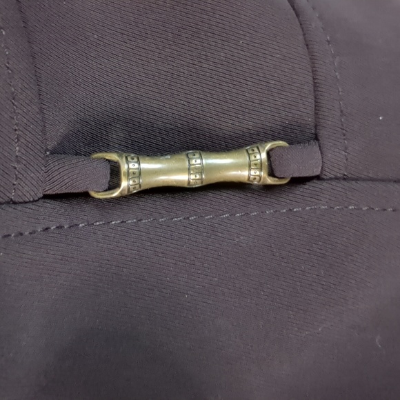 TAHARI* dress suit. Jacket/Pants, both fully lined. Hook/eye closure front. 2pc - Picture 8 of 17